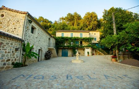 ENTRÉE côté cour du MAS BEL AIR Gîte n°199726 Rosières - Ardèche - ENTRÉE côté cour du MAS BEL AIR