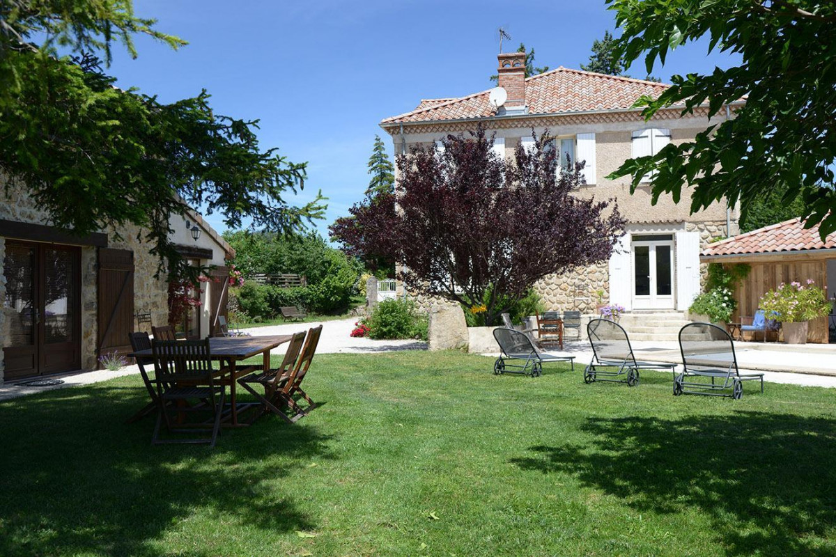 photo 0