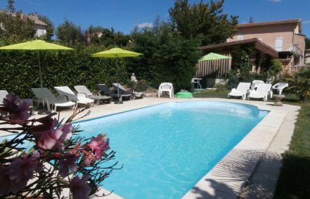 G&icirc;te de groupe n&deg;557 Thueyts - Ard&egrave;che - piscine