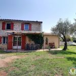 Maison en pierres ind&eacute;pendante avec jardin clos