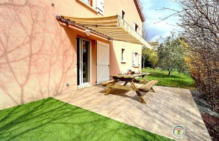 G&icirc;te n&deg;145706 Lussas - Ard&egrave;che - Une des 2 terrasses du g&icirc;te