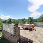 La terrasse avec vue sur les paysages de la vall&eacute;e de la Loire