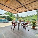 une partie de la terrasse couverte une partie de la terrasse couverte