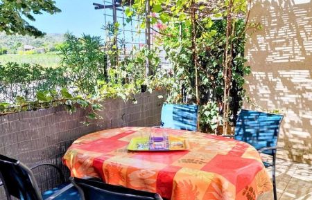 G&icirc;te n&deg;348001 Vog&uuml;&eacute; - Ard&egrave;che - Terrasse de 13 m&sup2;..
