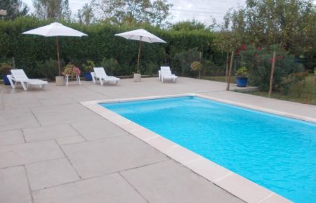 Belle piscine à partager avec les propriétaires et jardin Gîte n°330095 Vallon-Pont-d'Arc - Ardèche - Belle piscine à partager avec les propriétaires et jardin
