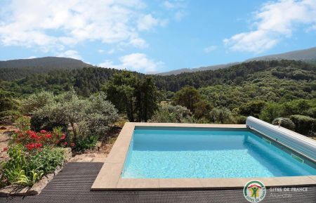 G&icirc;te n&deg;334736 Les Vans - Ard&egrave;che - Vue incroyable sur les C&eacute;vennes - piscine &agrave; partager