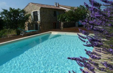 Le gîte et sa piscine à partager Gîte n°171706 Payzac - Ardèche - Le gîte et sa piscine à partager