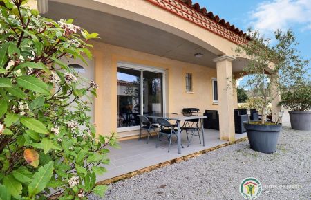 Terrasse couverte agréable avec plancha et transats Gîte n°207730 Saint-Alban-Auriolles - Ardèche - Terrasse couverte agréable avec plancha et transats