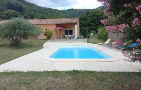 G&icirc;te n&deg;322706 Thueyts - Ard&egrave;che - Le g&icirc;te avec sa piscine privative et ses espaces ext&eacute;rieurs