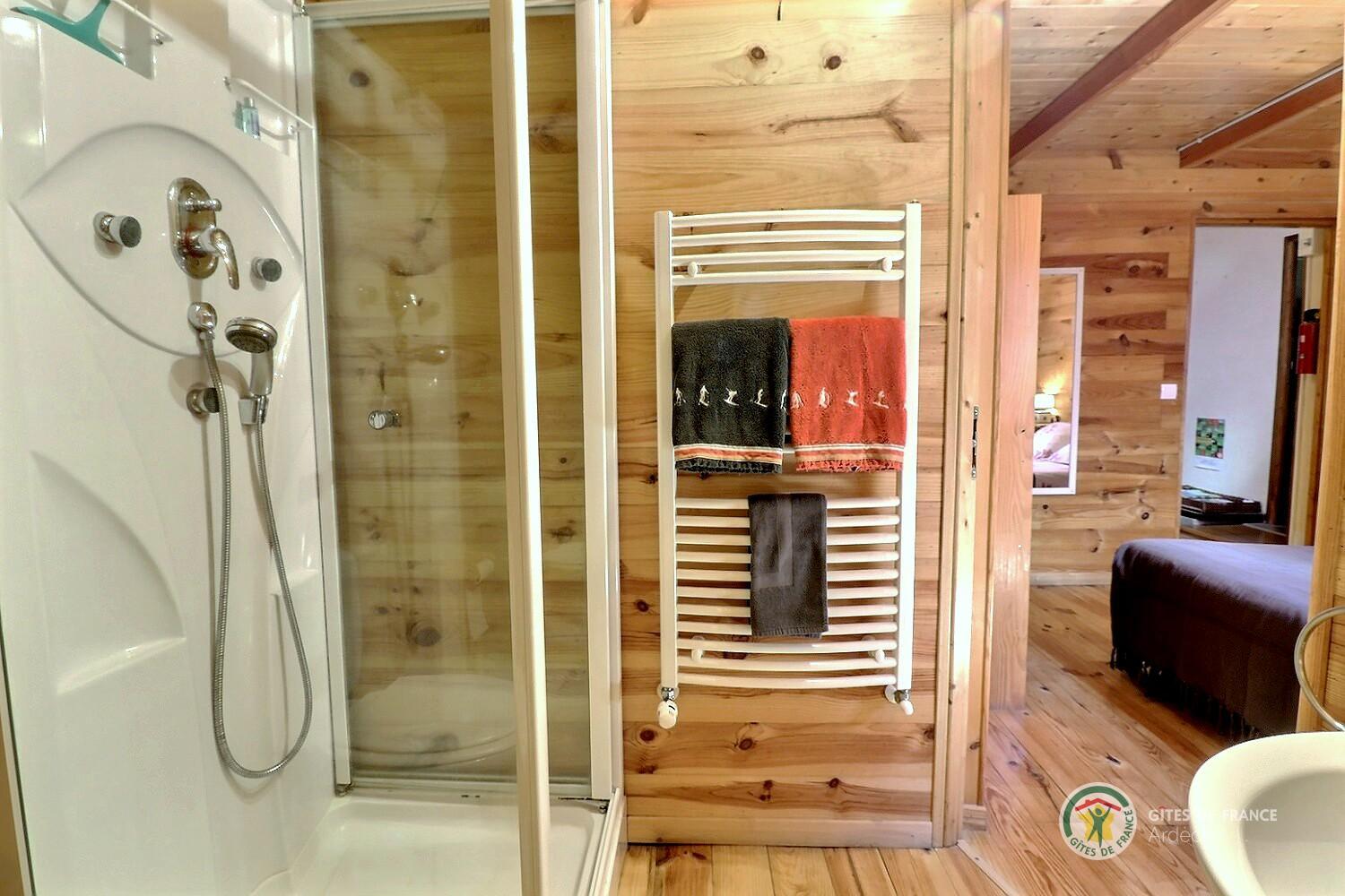 Salle d'eau chambre Areilladou photo 12