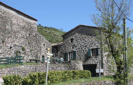 G&icirc;te n&deg;98010 Gourdon - Ard&egrave;che - G&icirc;te 98010.   