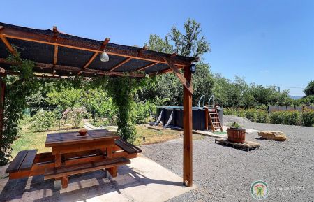 G&icirc;te n&deg;31720 Berrias-et-Casteljau - Ard&egrave;che - Repas sous la pergola avec piscine hors sol privative au g&icirc;te