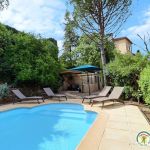 G&icirc;te mitoyen avec grand jardin et piscine priv&eacute;e
