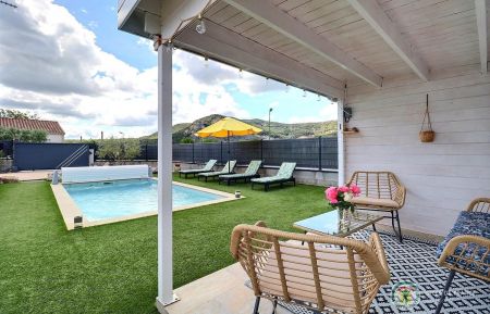 G&icirc;te n&deg;330761 Vallon-Pont-d'Arc - Ard&egrave;che - Villa ind&eacute;pendante avec terrain clos, piscine priv&eacute;e et espace d&eacute;tente couverte face &agrave; la piscine