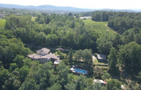 G&icirc;te n&deg;343714 Vinezac - Ard&egrave;che - Le Domaine des propri&eacute;taires avec le g&icirc;te et la piscine &agrave; partager 