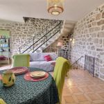 Au 1er niveau, la pi&egrave;ce de vie avec l'acc&egrave;s &agrave; la petite terrasse