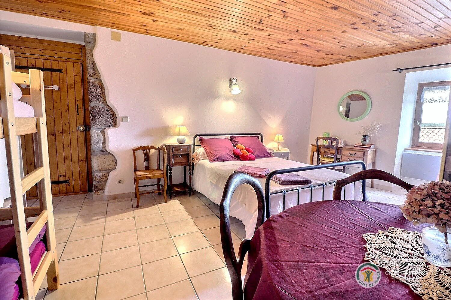 Vue d'ensemble sur la chambre photo 4