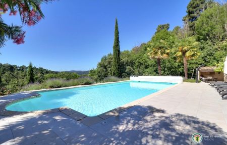 G&icirc;te n&deg;58006 Chassiers - Ard&egrave;che - Vue panoramique depuis la piscine