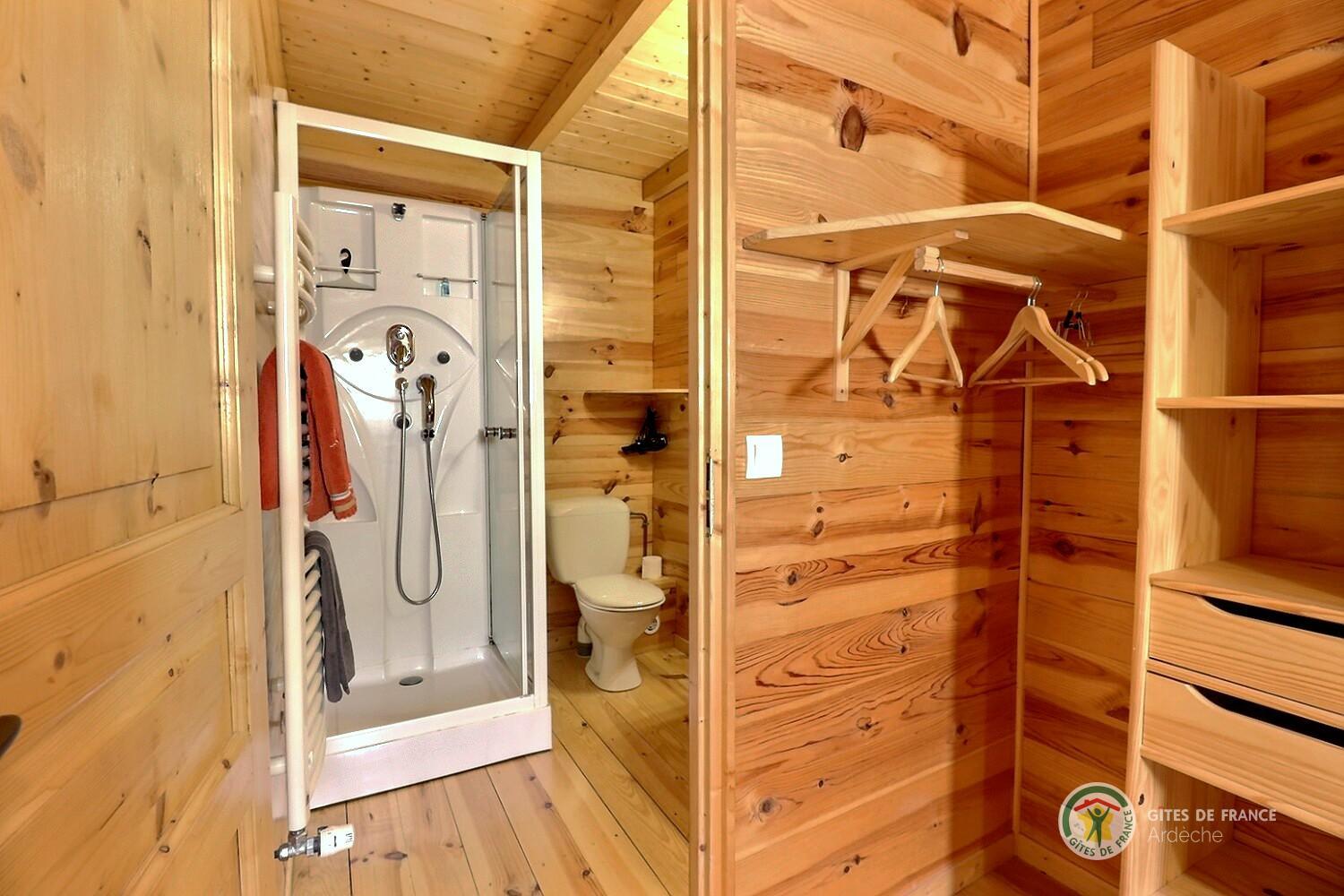 Salle d'eau chambre Montivernoux photo 16