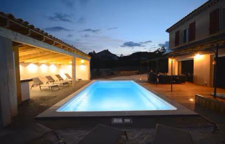 Piscine de nuit avec pool house Gîte n°126728 Lagorce - Ardèche - Piscine de nuit avec pool house