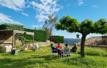 G&icirc;te n&deg;62701 Chazeaux - Ard&egrave;che - petit-d&eacute;jeuner au jardin