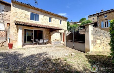 G&icirc;te n&deg;113013 Labastide-de-Virac - Ard&egrave;che - Maison en pierres au coeur du village avec jardin clos