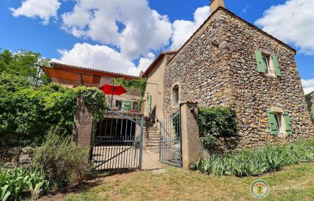 G&icirc;te n&deg;330779 Vallon-Pont-d'Arc - Ard&egrave;che - Beau mas en pierres au centre de Vallon, confortable et chaleureux