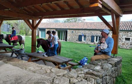 Une balade à poney offerte pour les enfants pour chaque séjour Gîte n°74003 Creysseilles - Ardèche - Une balade à poney offerte pour les enfants pour chaque séjour