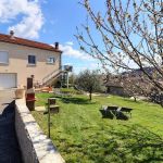 Le gîte et son grand jardin, avec places de parking privatives Le gîte et son grand jardin, avec places de parking privatives
