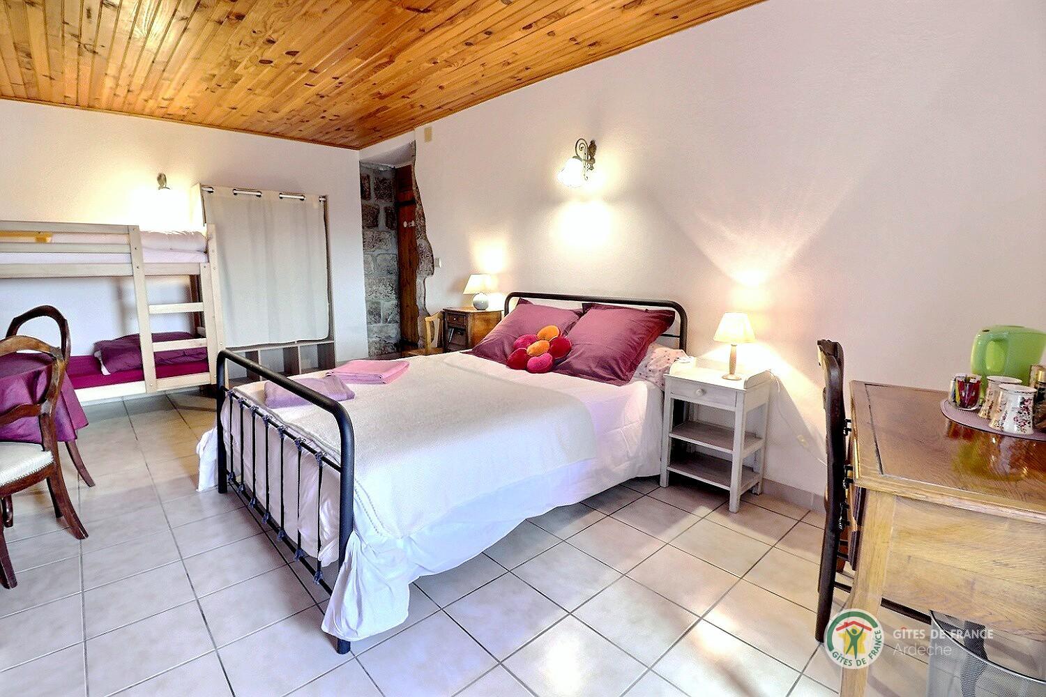 La chambre familiale 1 lit en 140 et 1 lit en 90 photo 0