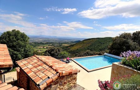 G&icirc;te n&deg;323700 Toulaud - Ard&egrave;che - La ferme d'Helyette : vue sublime sur la vall&eacute;e du Rh&ocirc;ne