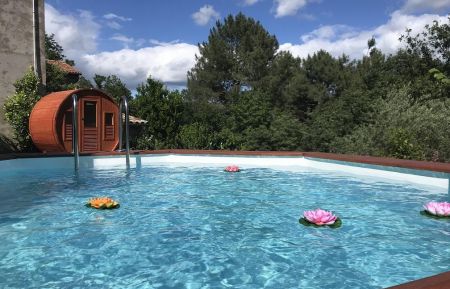 G&icirc;te n&deg;199721 Rosi&egrave;res - Ard&egrave;che - la piscine et ses n&eacute;nuphars + le sauna