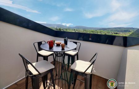 G&icirc;te n&deg;330768 Vallon-Pont-d'Arc - Ard&egrave;che - Terrasse solarium pour ap&eacute;ro et petit d&eacute;jeuner