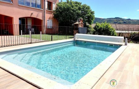 La piscine privative et le gîte au rez-de-chaussée Gîte n°145706 Lussas - Ardèche - La piscine privative et le gîte au rez-de-chaussée