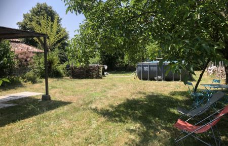 G&icirc;te n&deg;318702 Tauriers - Ard&egrave;che - Le jardin avec la piscine hors sol